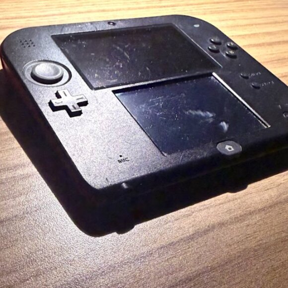 Nintendo 2DS Console Black/Red with Pokemon Bank, Poke Transporter & Games - Picture 3 of 16